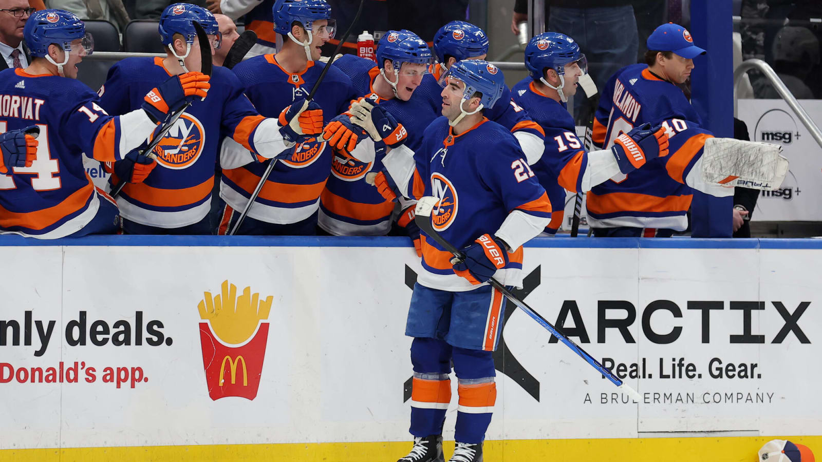 Palmieri’s Hat Trick Powers Islanders Past Bruins
