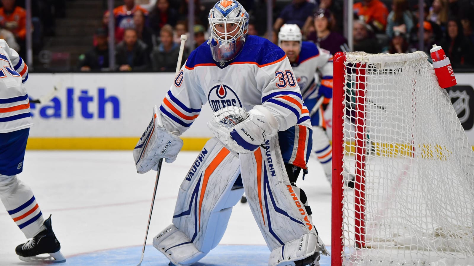 Pickard Perfect, Picks Up Shutout as Oilers Win 15 Straight Games