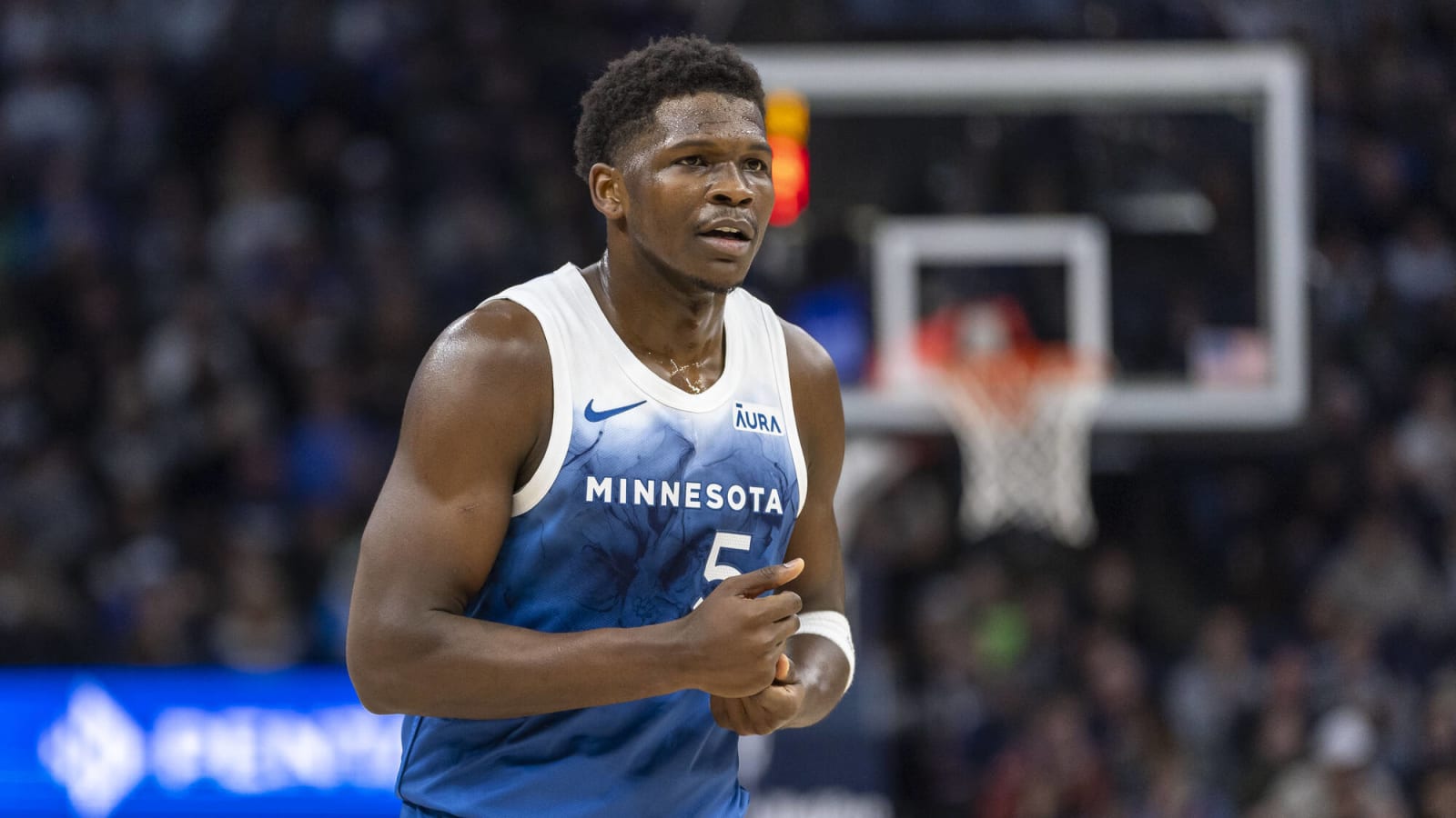 Anthony Edwards refused to sub out during Wolves-Lakers game