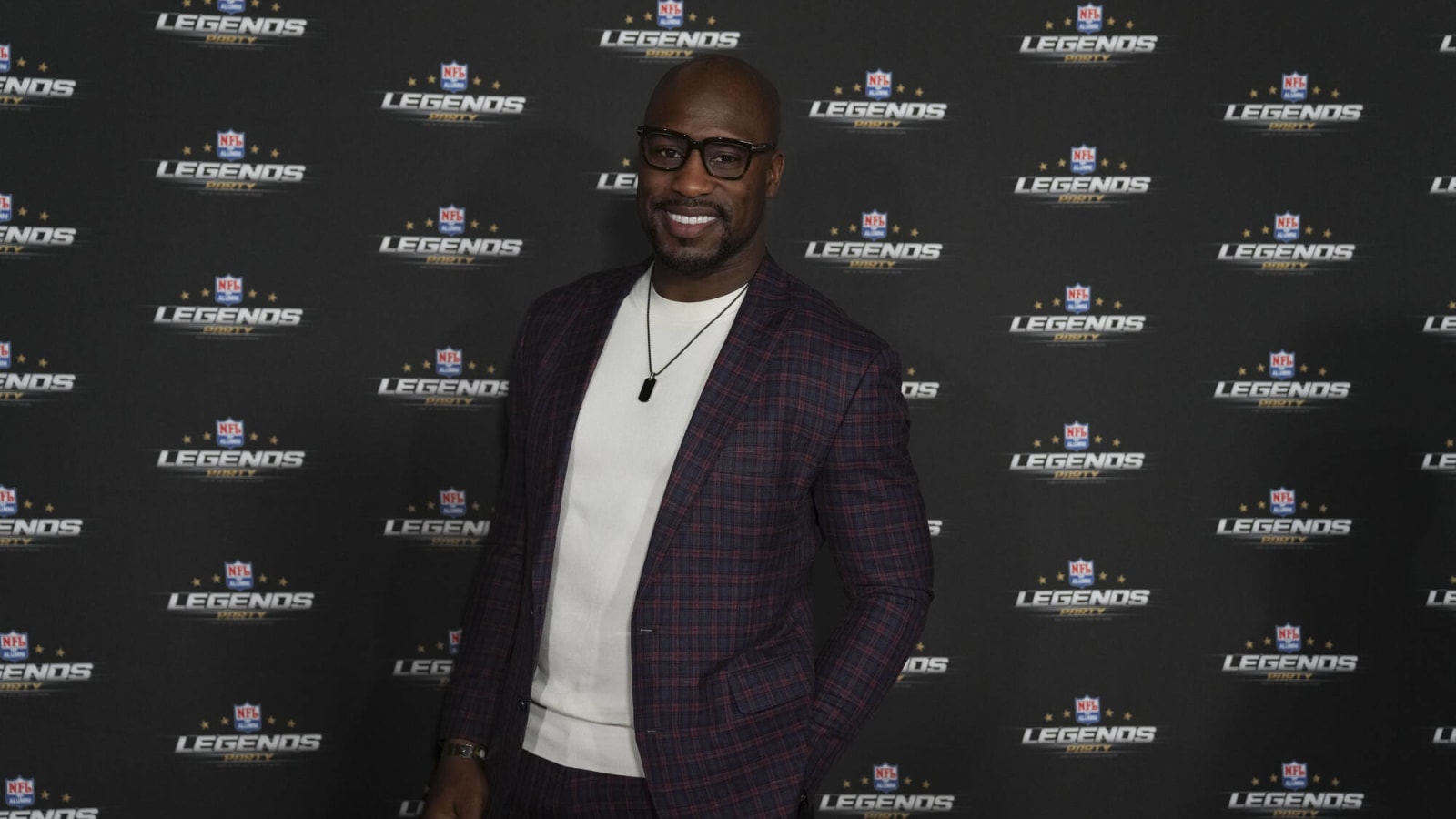 Vernon Davis embracing life after football with Smart Picks, acting, new rap album