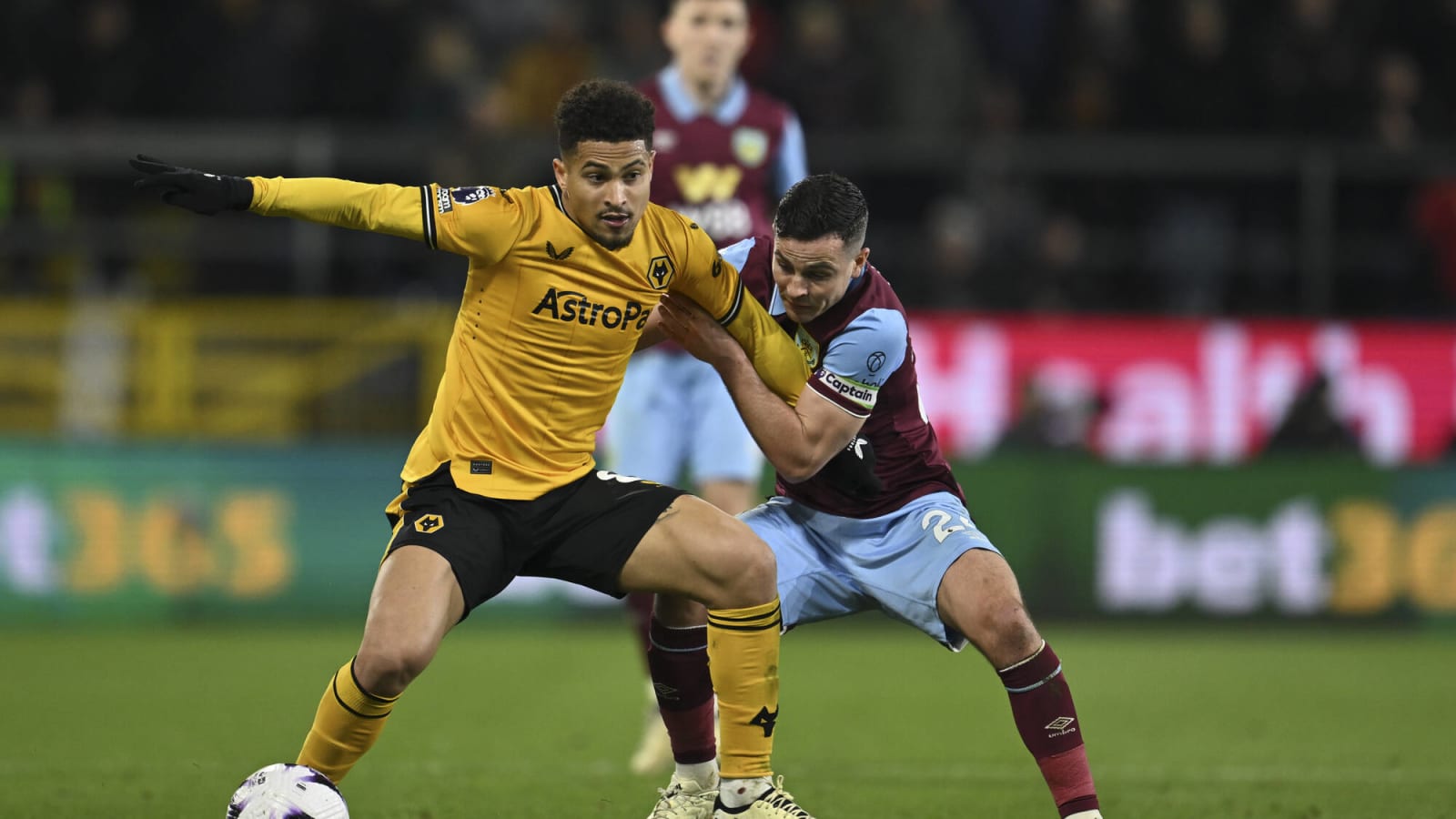 Manchester United among Premier League giants chasing Wolves star