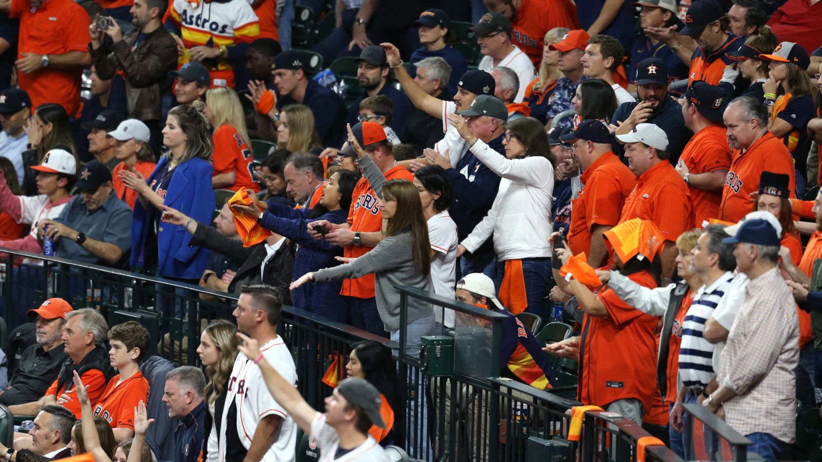 Houston Astros’ Crowd Is Trending After Game 1 Yardbarker