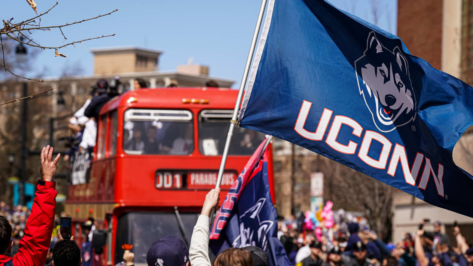 UConn beat out for No. 1 in way-too-early college basketball Top 25