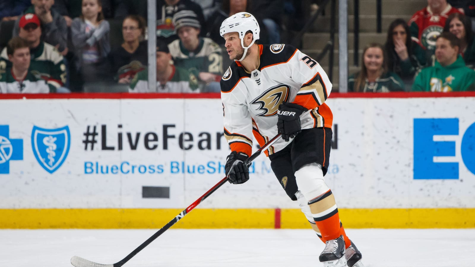 Bieksa tells hilarious story of Kesler throwing a steak knife at Eddie Lack at Canucks’ rookie party