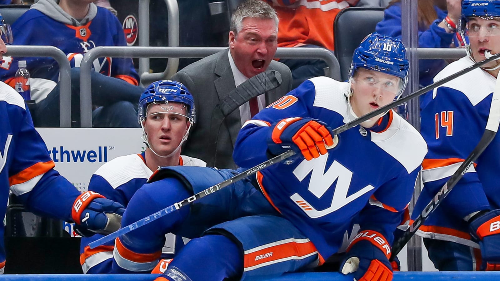 Holmstrom Signs One-Year Extension with the Islanders