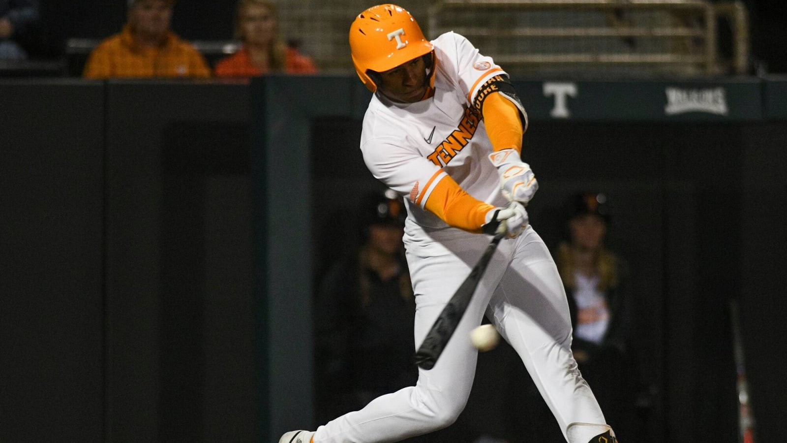 Vols&#39; Christian Moore puts his name in Tennessee&#39;s record books with a single swing against Kentucky