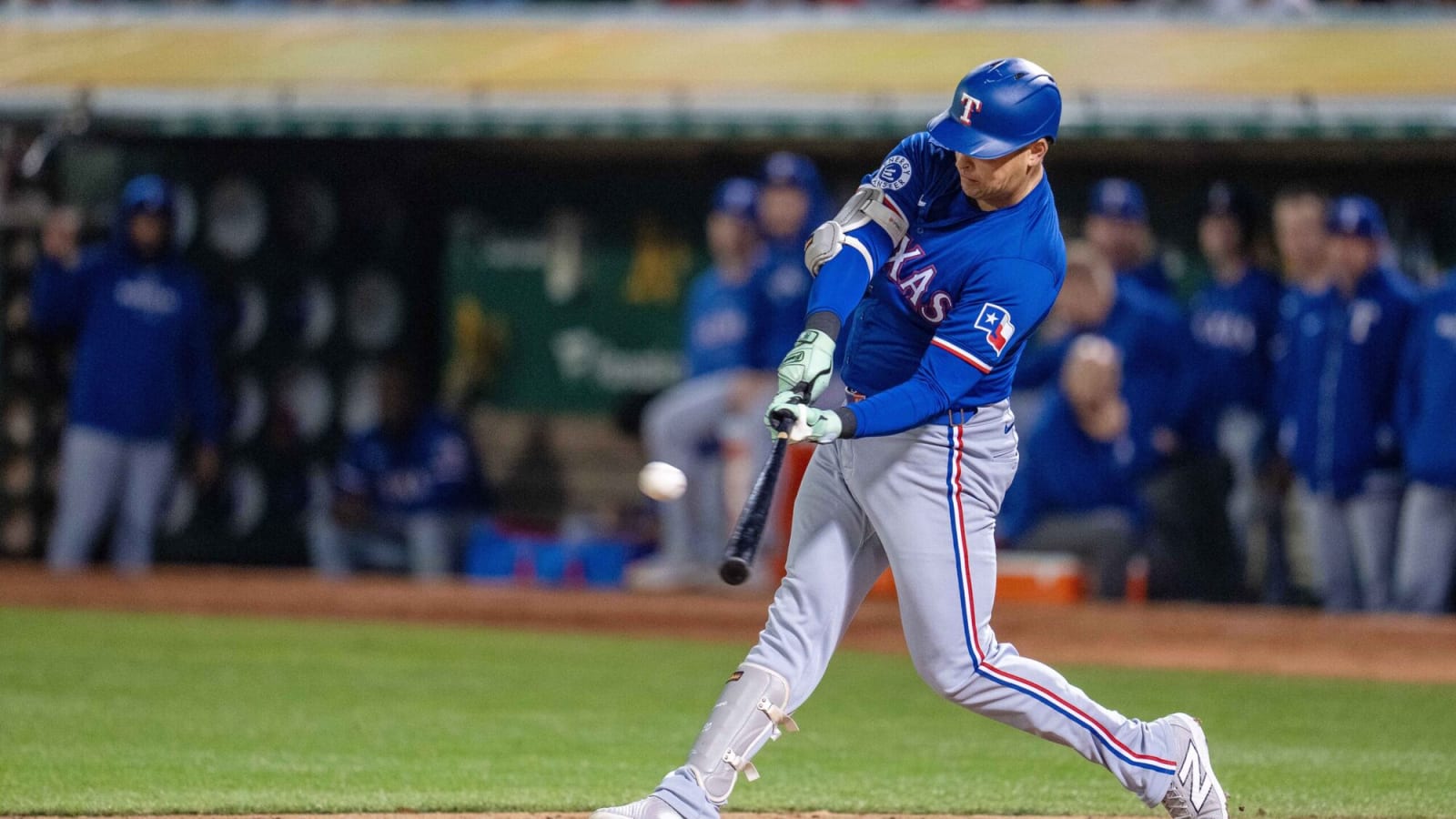 The Rangers trade Nathaniel Lowe to the Nationals for reliever Robert Garcia