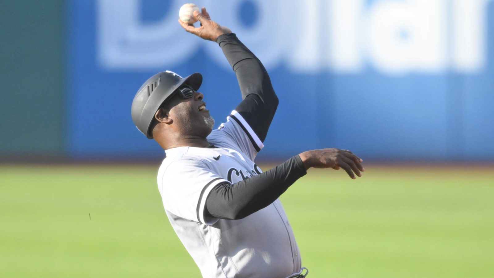 Report: White Sox part ways with Daryl Boston, Jose Castro; reassign Chris Johnson