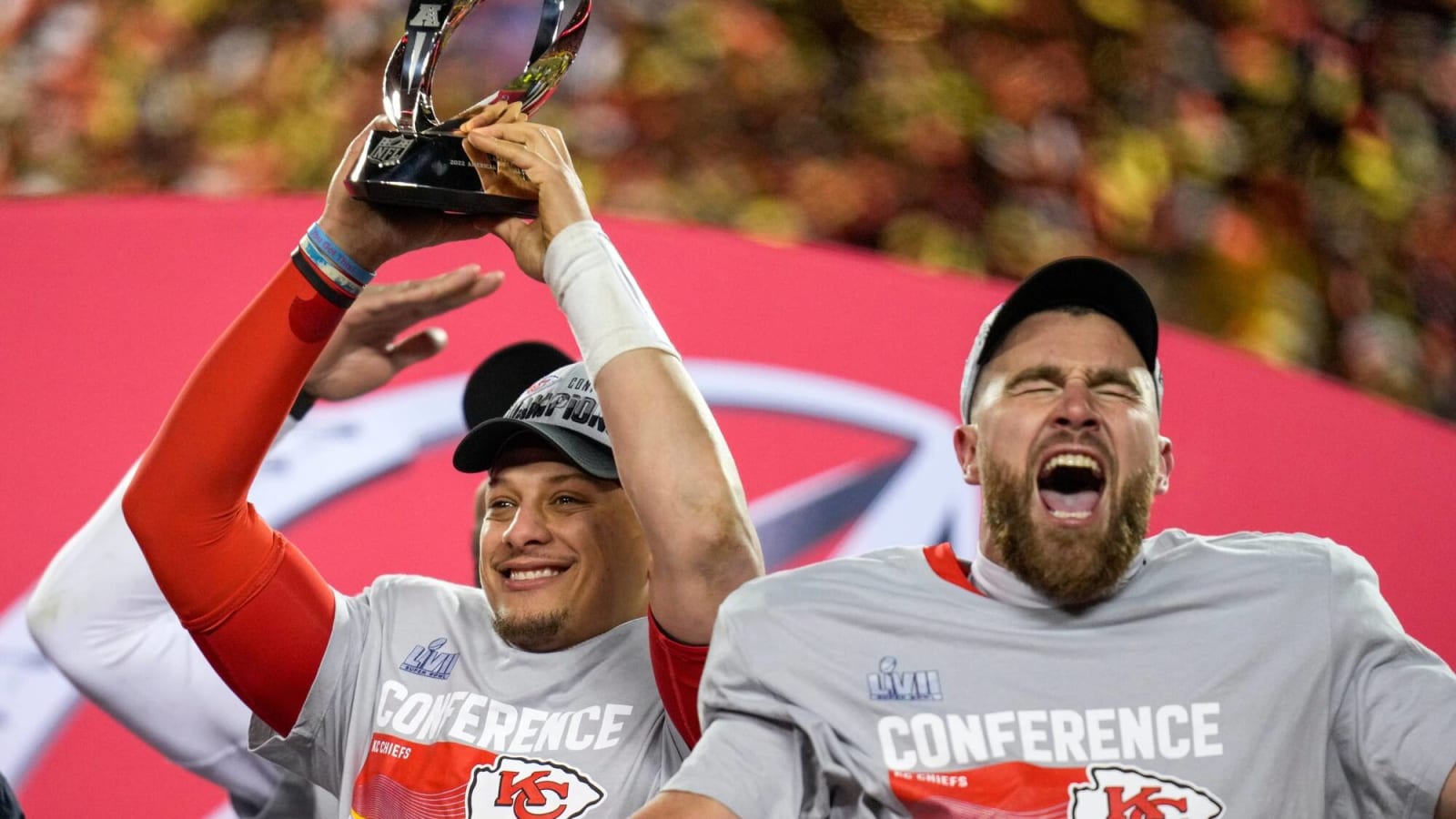 Patrick Mahomes reacts to Travis Kelce signing a record-breaking deal with Chiefs