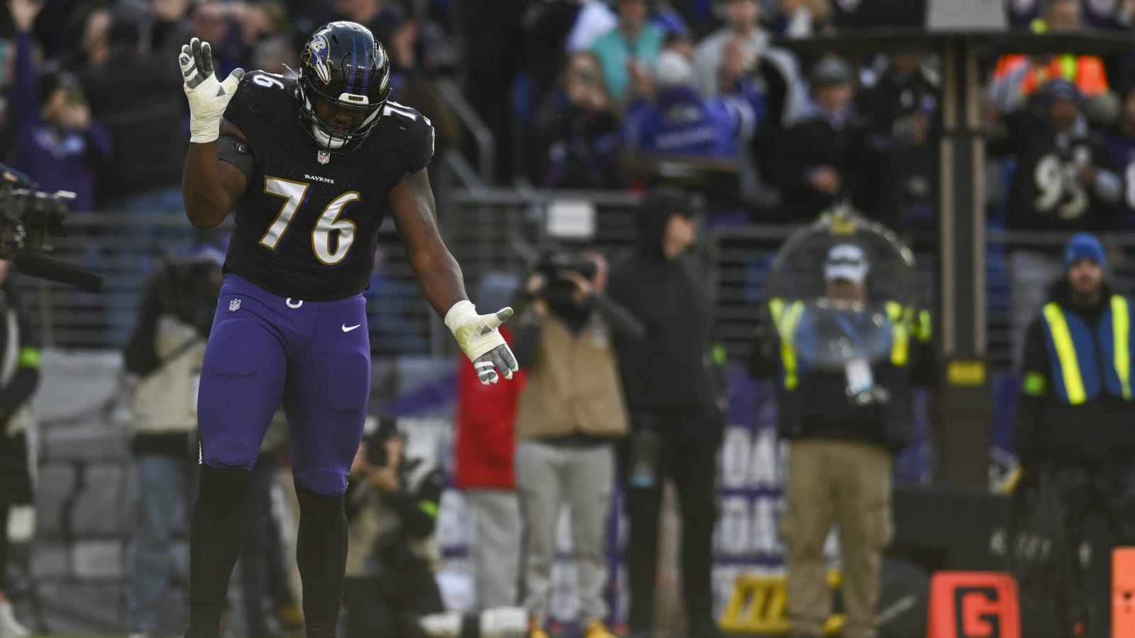 Jets Sign Former Ravens Guard John Simpson