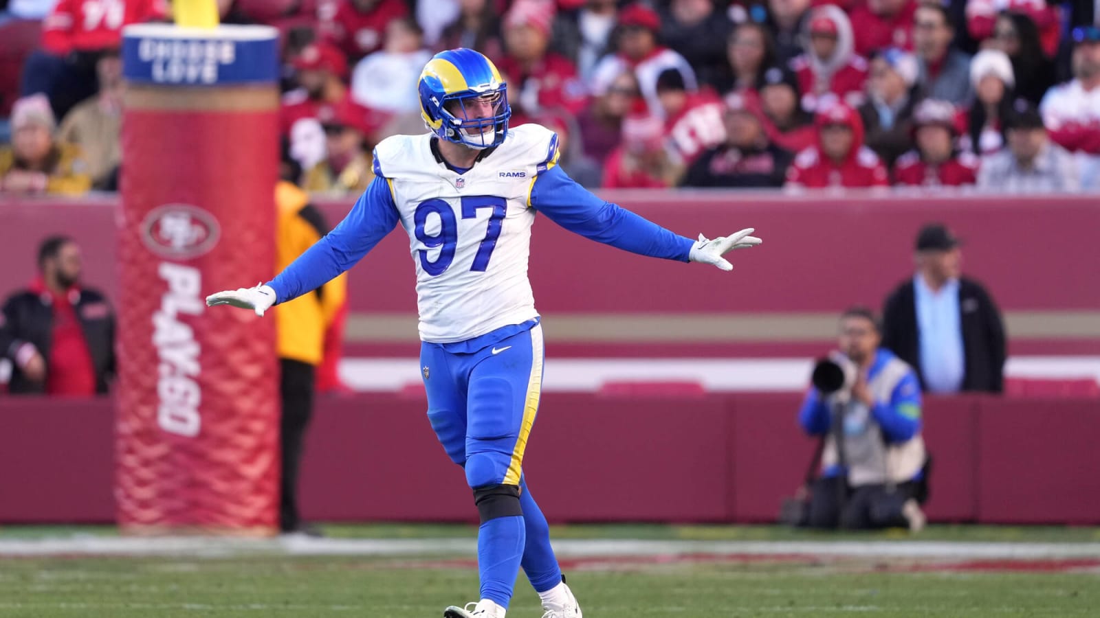 Rams Place $3 Million Tender on Dynamic OLB Michael Hoecht