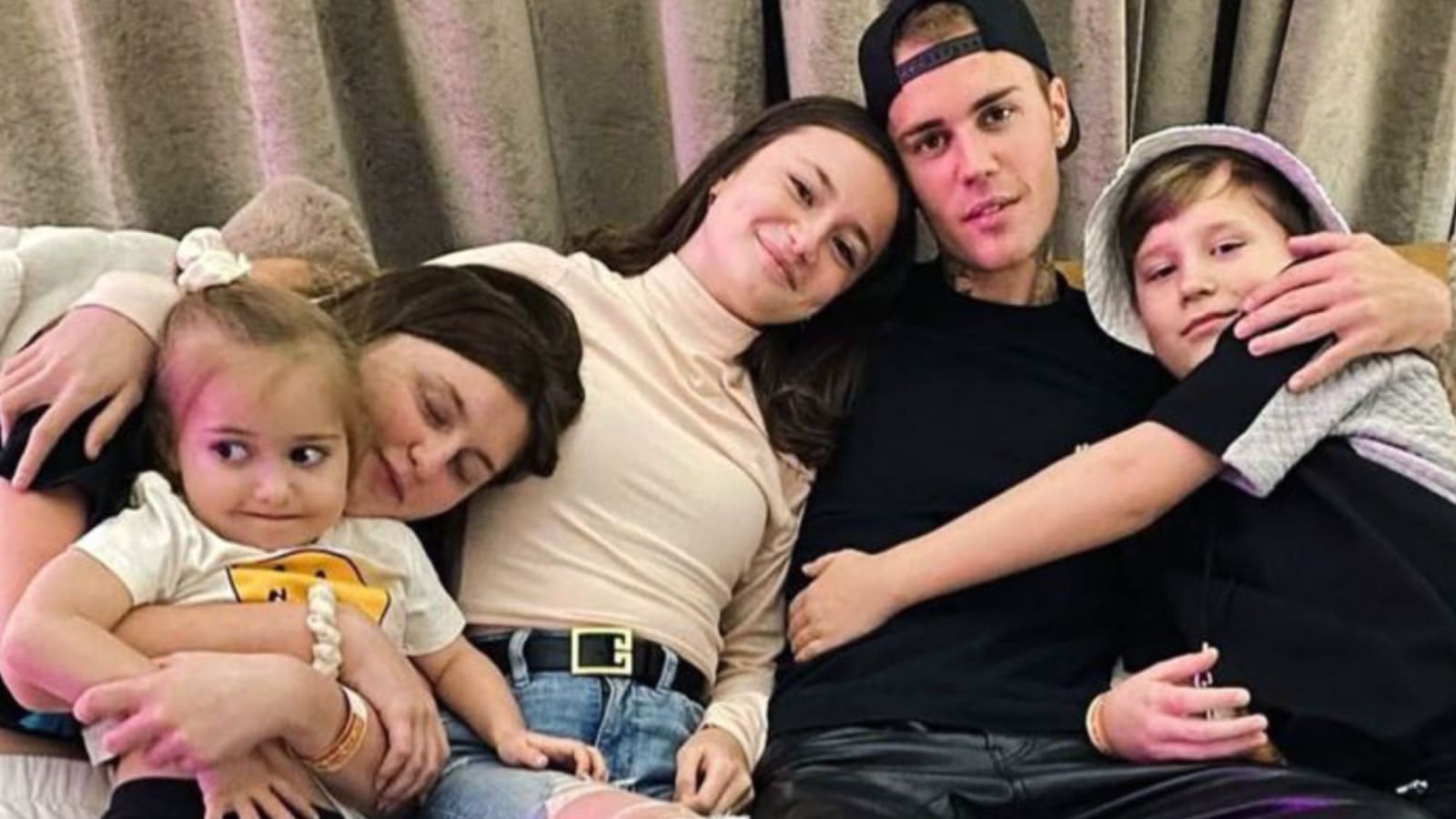Justin Bieber Spotted with Dad Jeremy and Family as Health Worries Continue