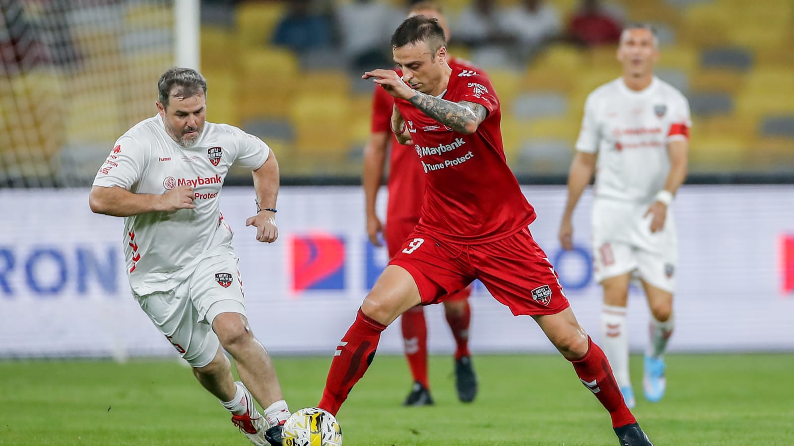 Dimitar Berbatov: The Elegant Striker