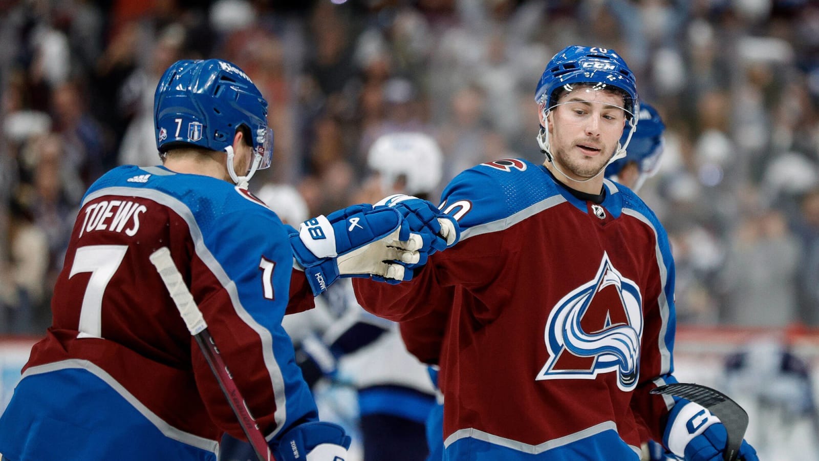 Dominant third period lifts Avalanche over Jets in Game 3