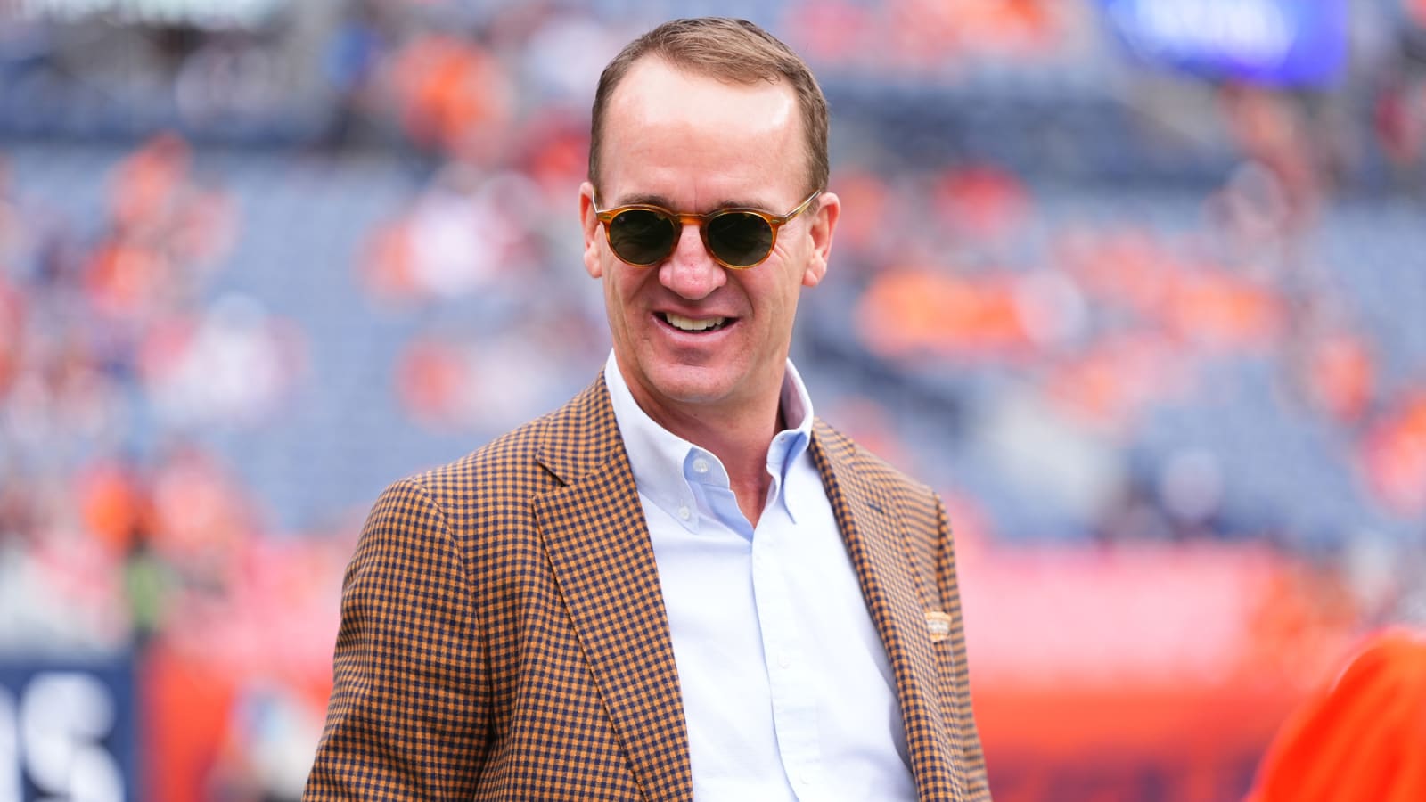 Watch: Peyton Manning takes funny jab at Jerry Jones