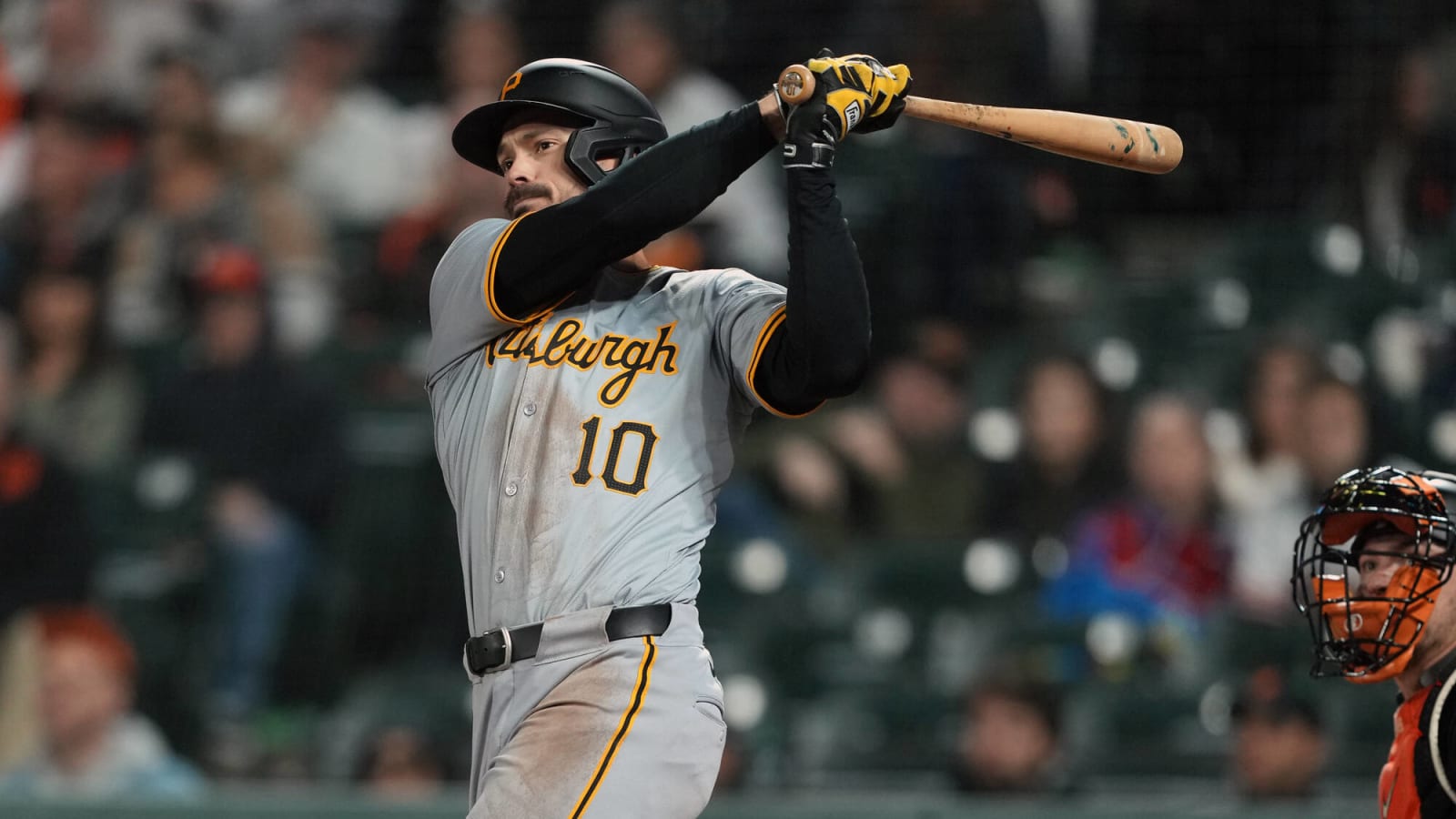 Reynolds, Hayes show how it&#39;s done when the bats (for real) get swung