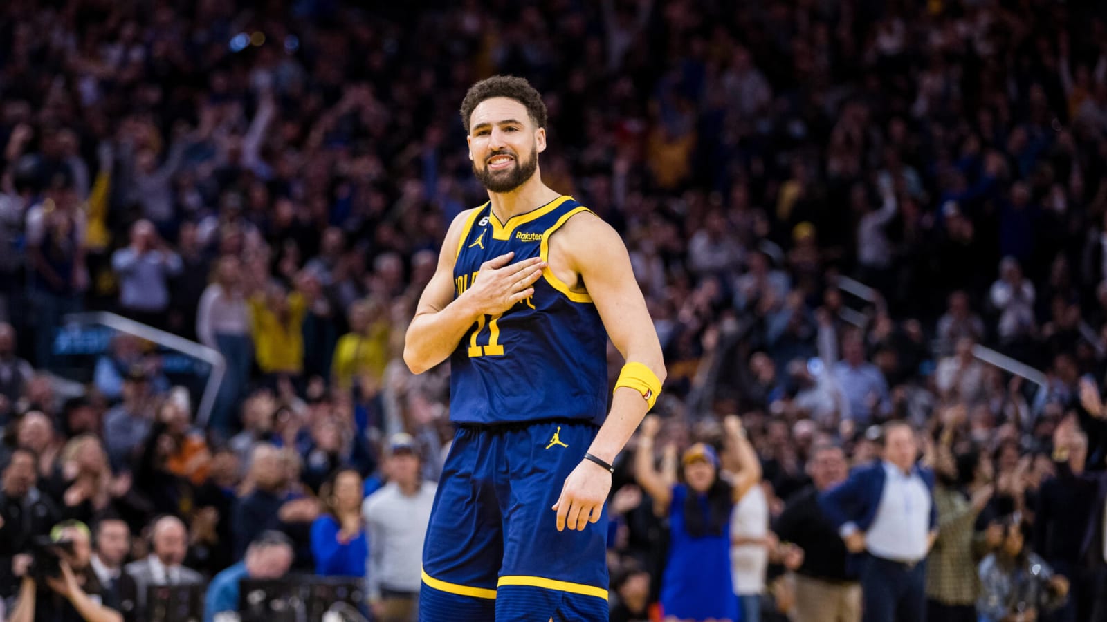 Kobe Bryant signs game-worn jersey for Klay Thompson