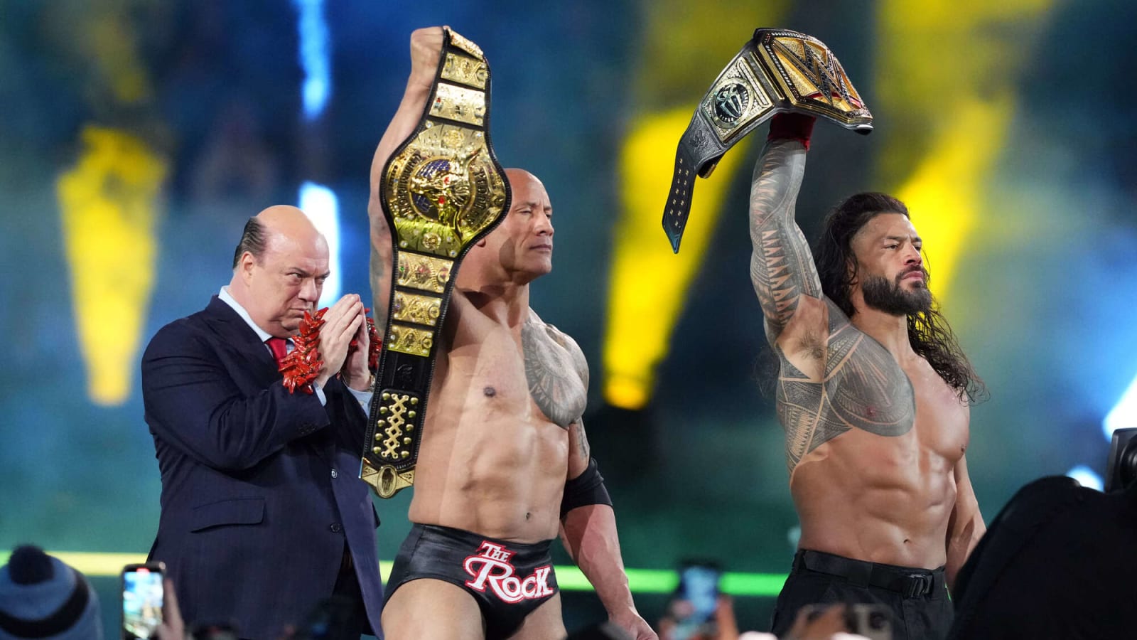 Roman Reigns single-handedly DESTROYS Solo Sikoa-led Bloodline in first SmackDown appearance since WWE return