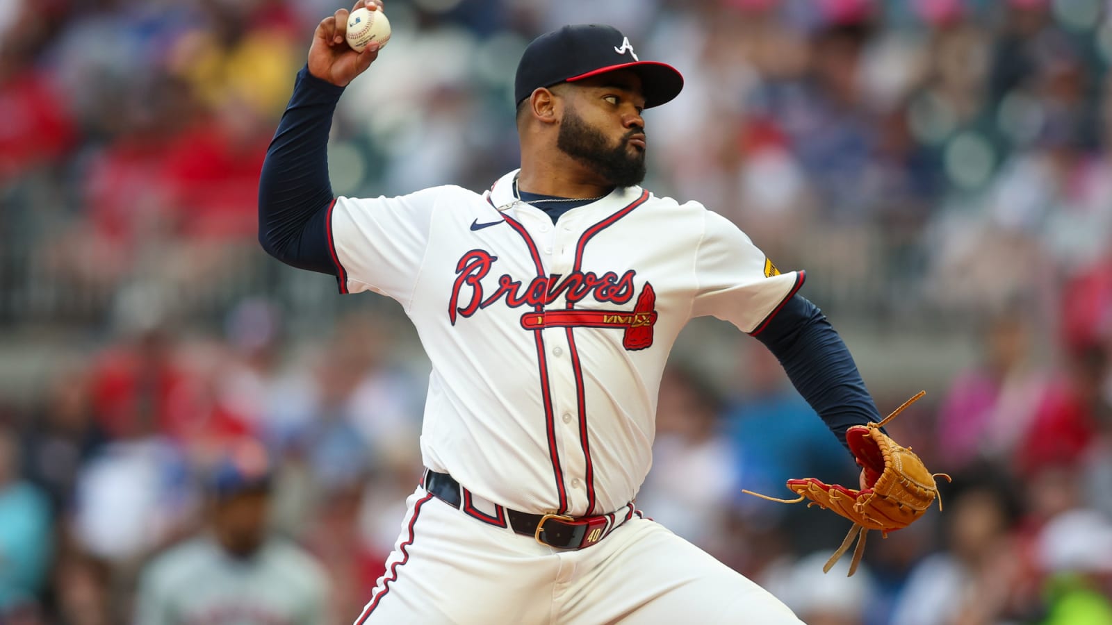 Braves extend Reynaldo Lopez and Aaron Bummer
