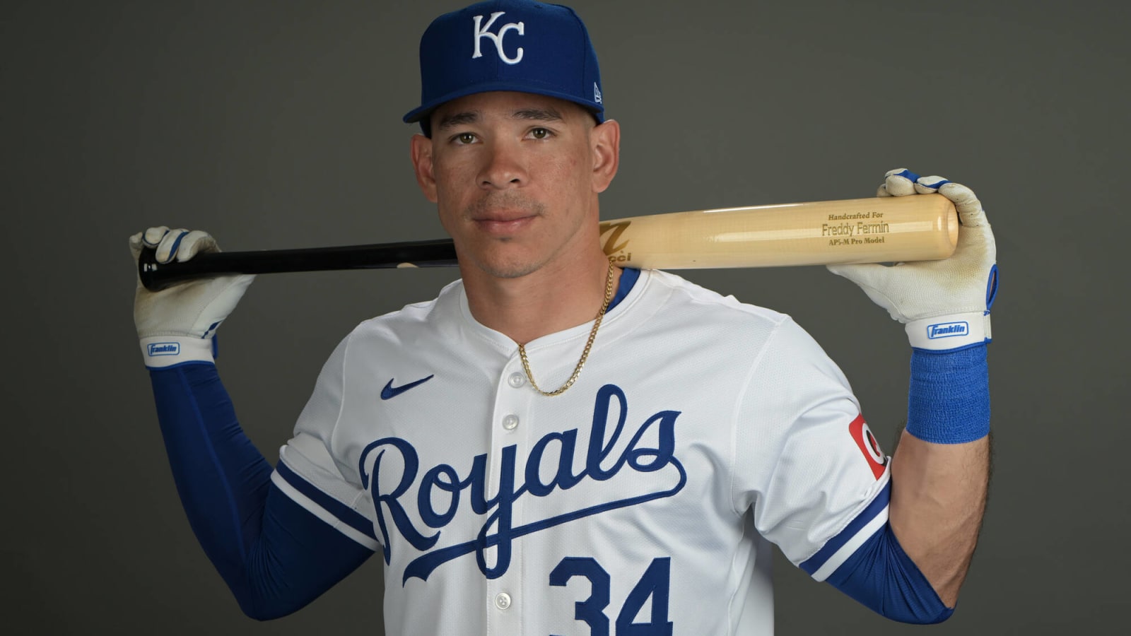 Royals win home run battle, beat Diamondbacks 6-5