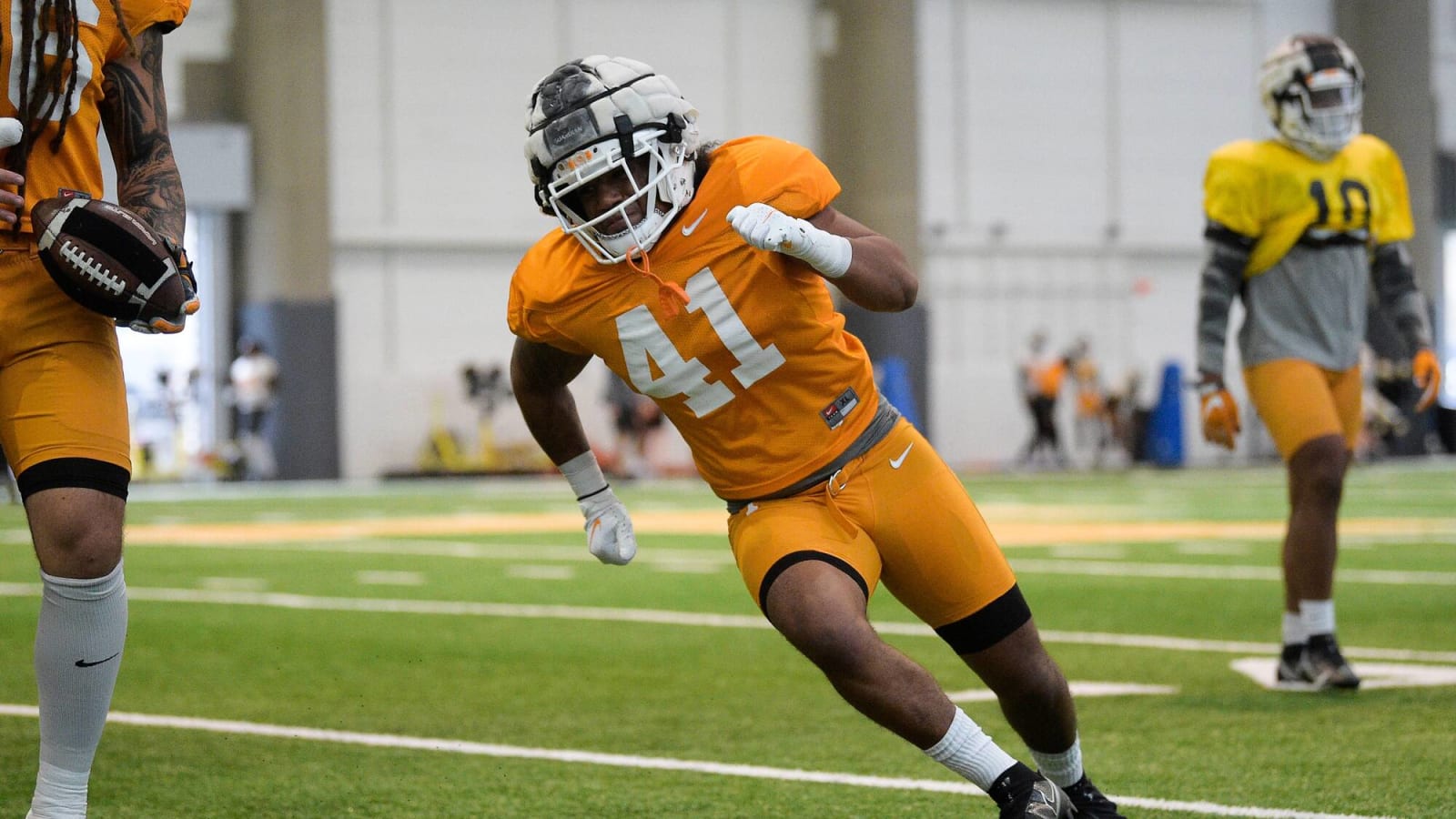 Former Tennessee Vols player enters NCAA transfer portal for second time