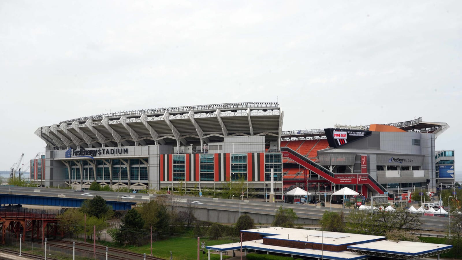 Midges invade FirstEnergy Stadium before Chargers-Browns game