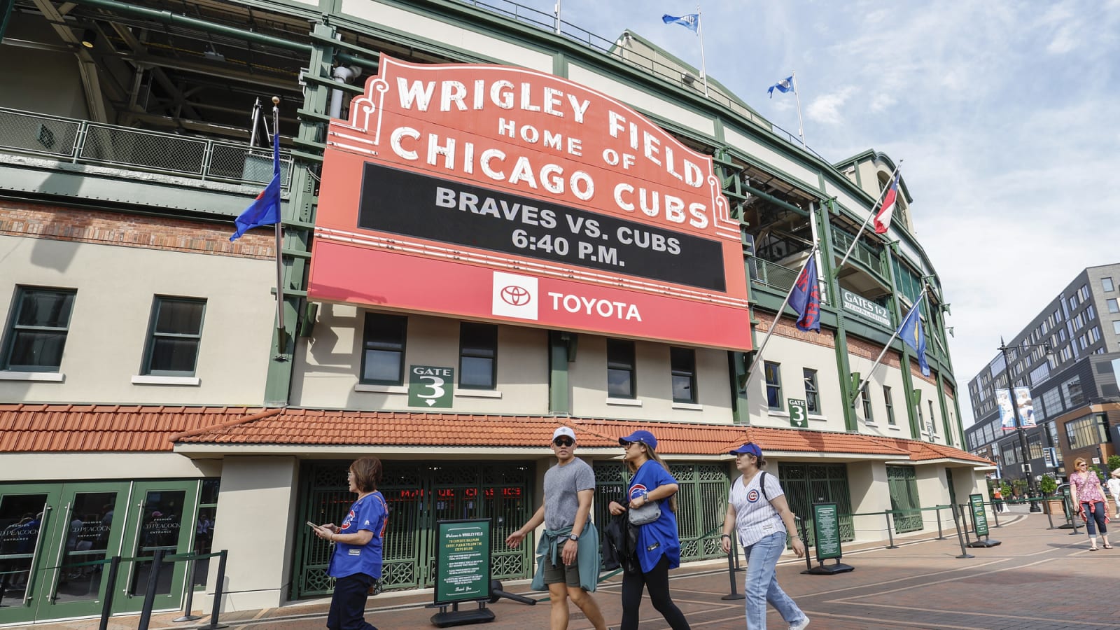 Chicago Cubs impending roster crisis seen as a benefit to NL Central rivals