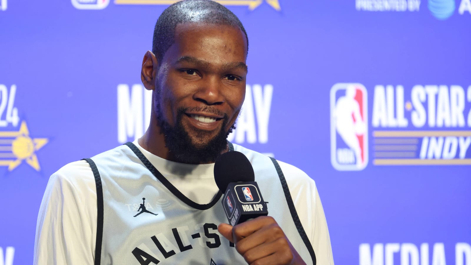 Kevin Durant Reveals Go-To-Line When Sliding Into DMs