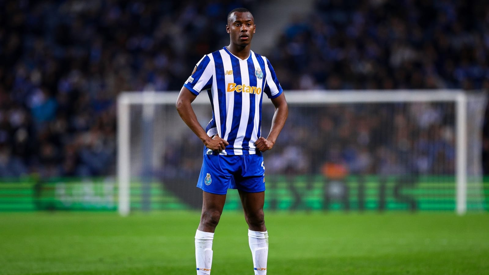 Crystal Palace close to agree loan deal with 6ft 3in defender