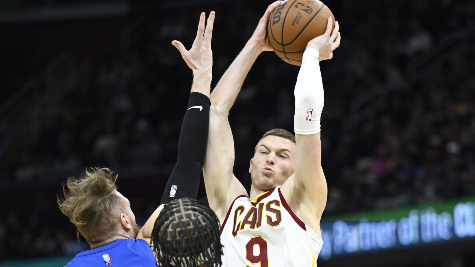 Lakers sign Dylan Windler to two-way deal