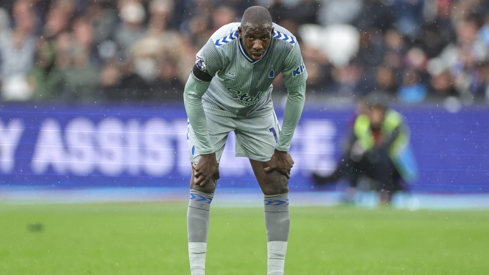 Abdoulaye Doucoure signs two-year Everton contract extension