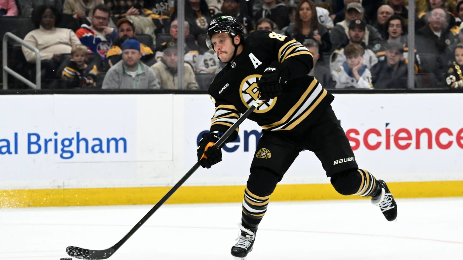 Bruins’ Pastrnak Chasing Historic Goal-Scoring Company