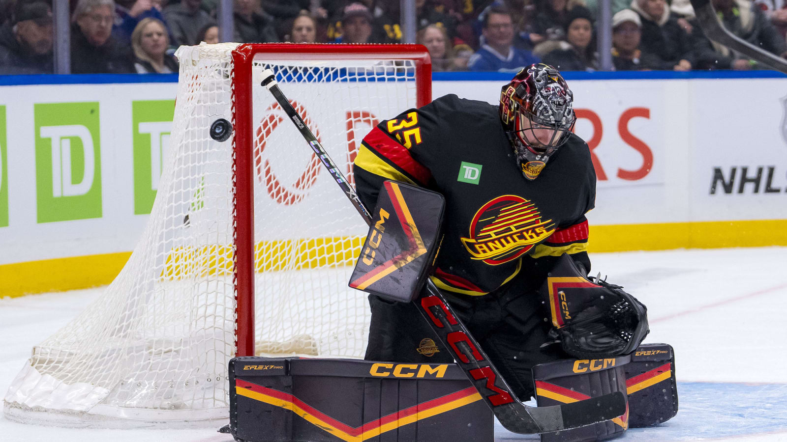 Insider suggests Vancouver Canucks' biggest rival should target goaltender Thatcher Demko