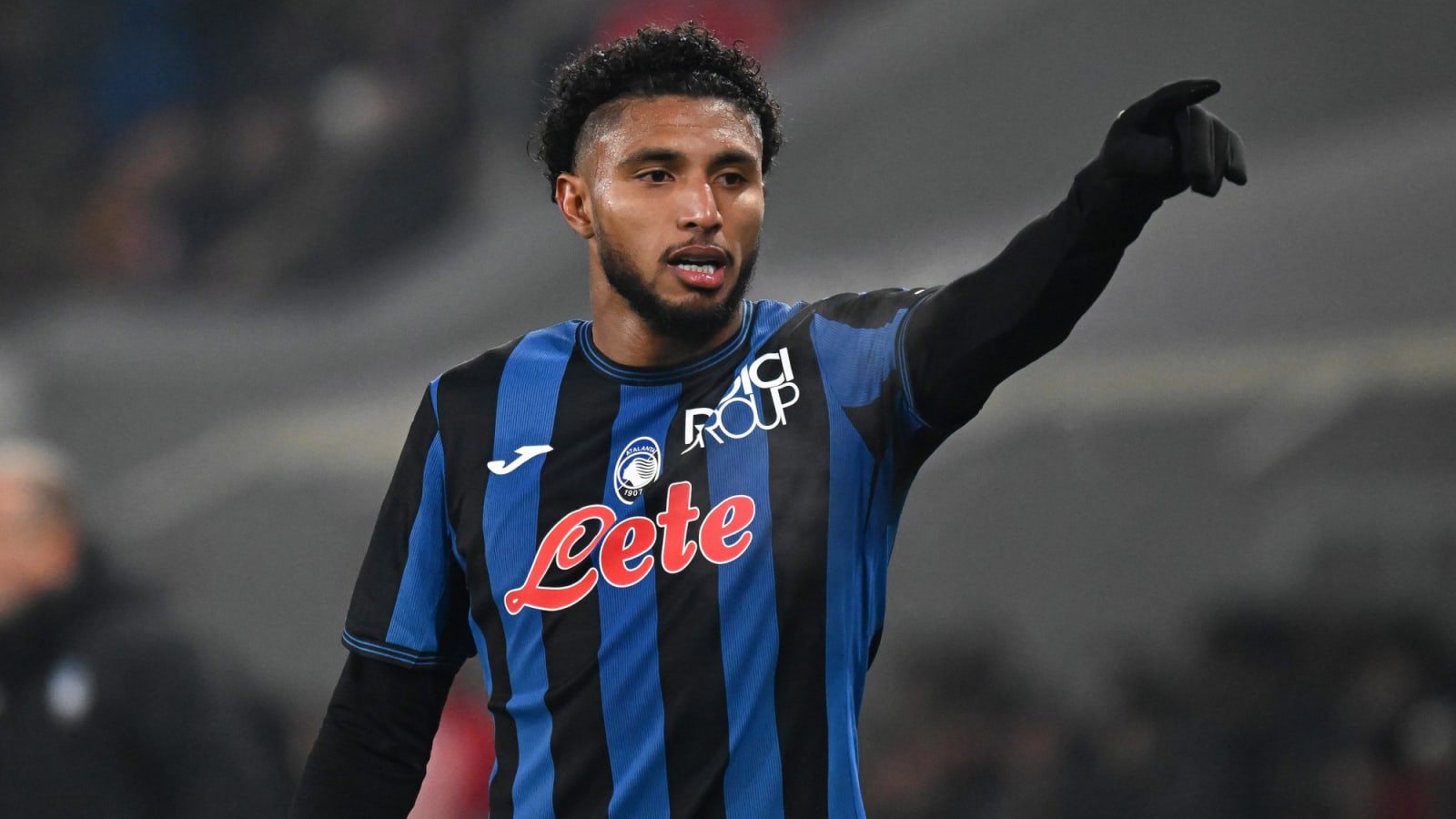 All signs indicate that Manchester City are pressing ahead with their plans to sign a midfielder