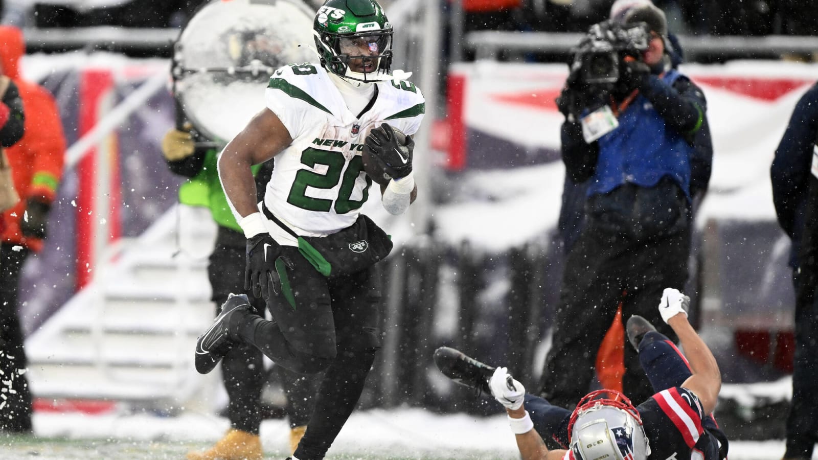 Jets’ Breece Hall Joins This NFL Star In Statistical Achievement