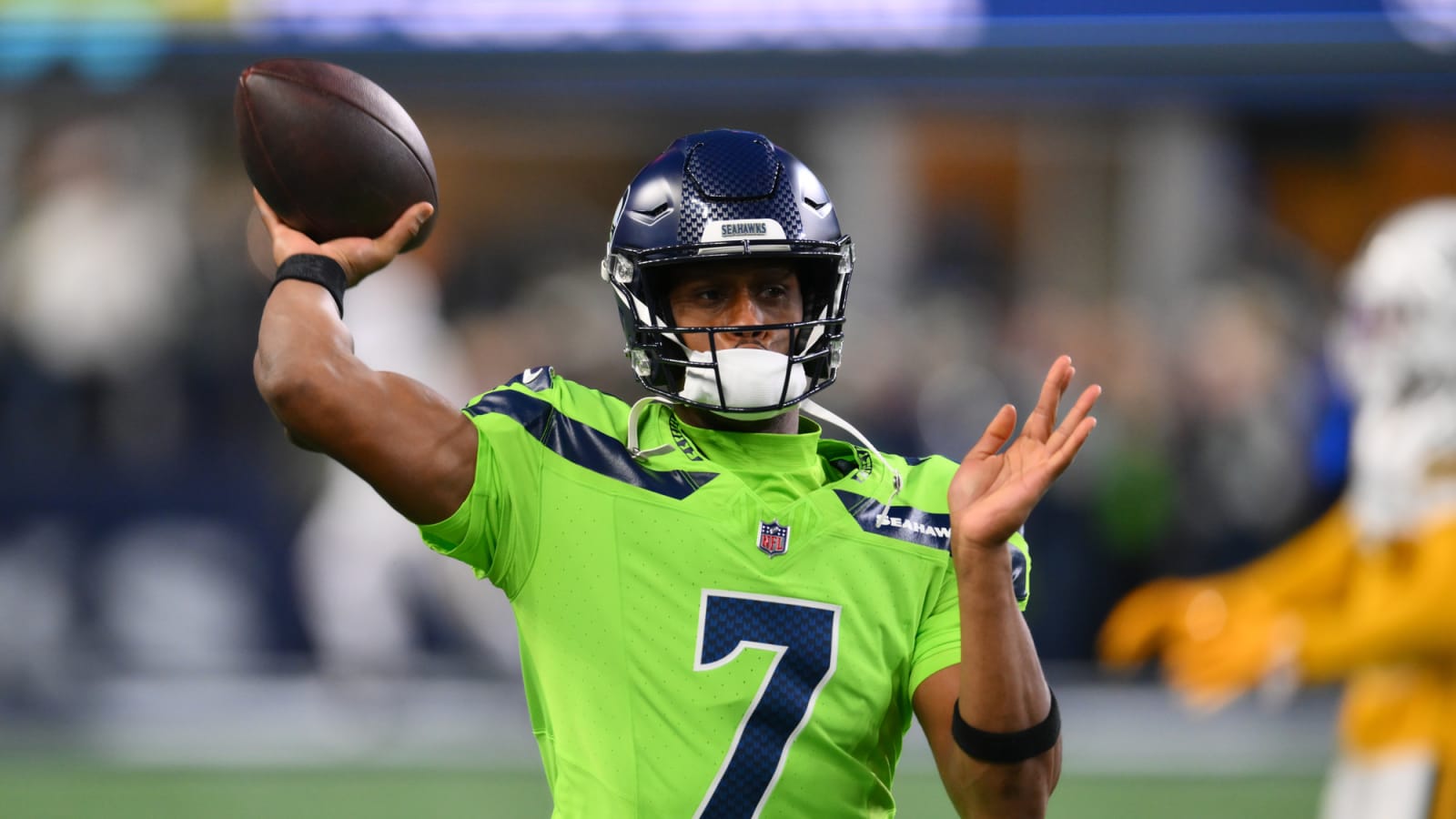 Geno Smith heads to locker room with leg injury