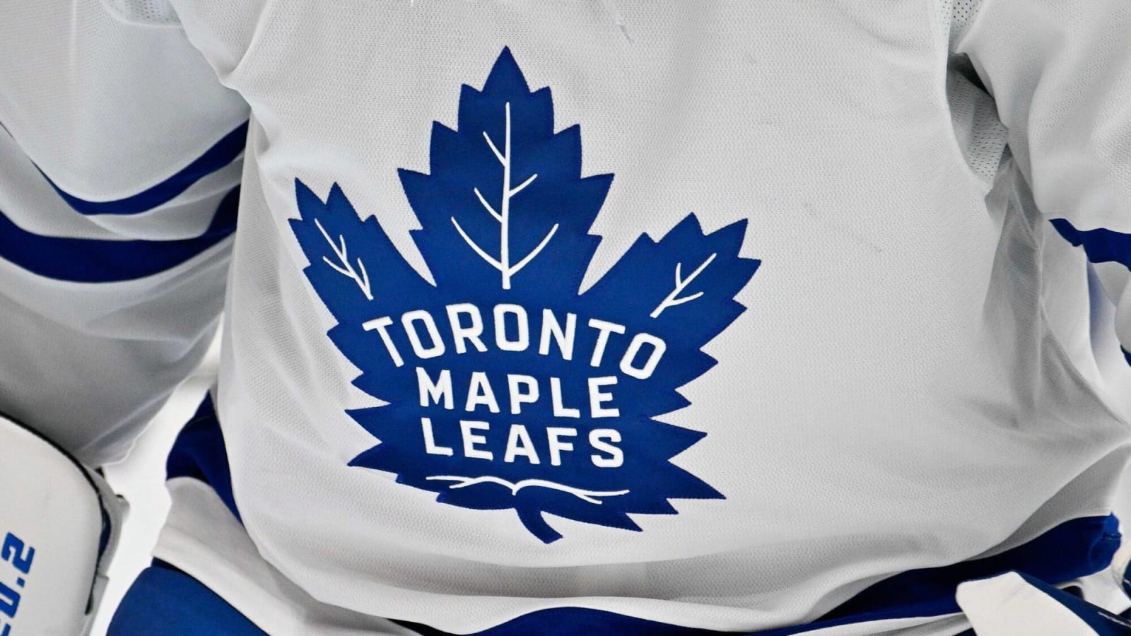 Toronto Maple Leafs sign defenseman Nicolas Mattinen to one-year contract