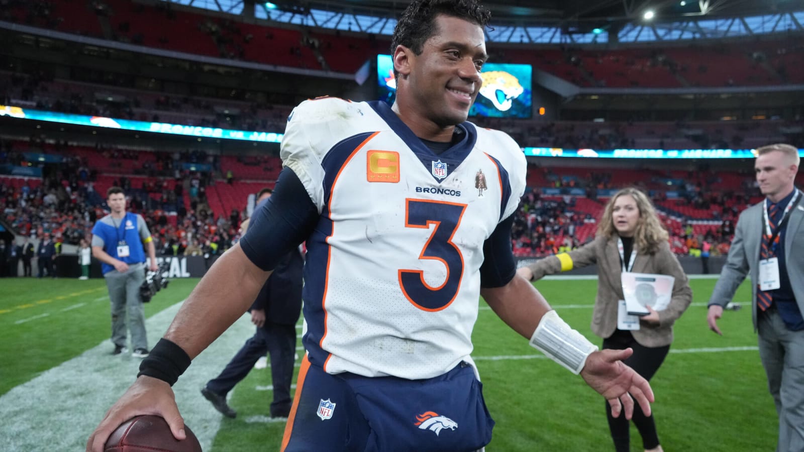 Broncos' Nathaniel Hackett explains why QB Russell Wilson began wearing wristband