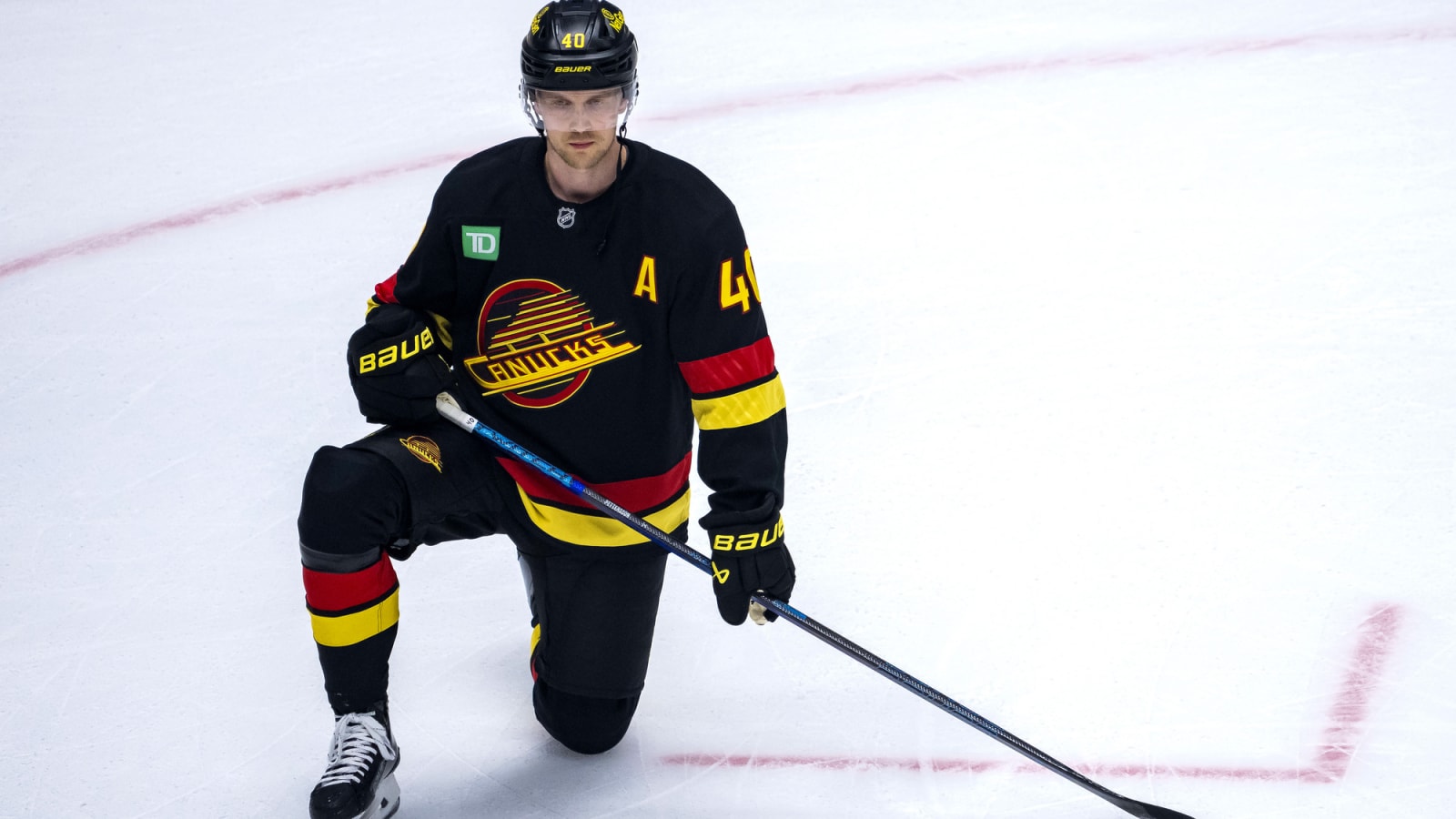 Insider suggests change in Canucks' plans for Elias Pettersson