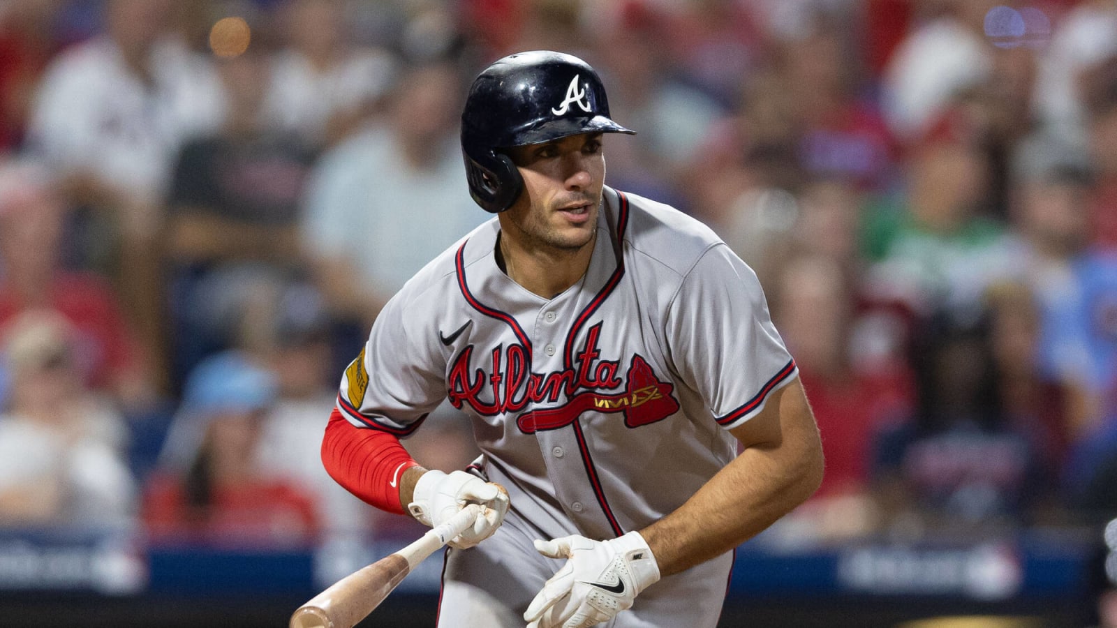 Braves continue to inch towards history, beat Phillies in extras