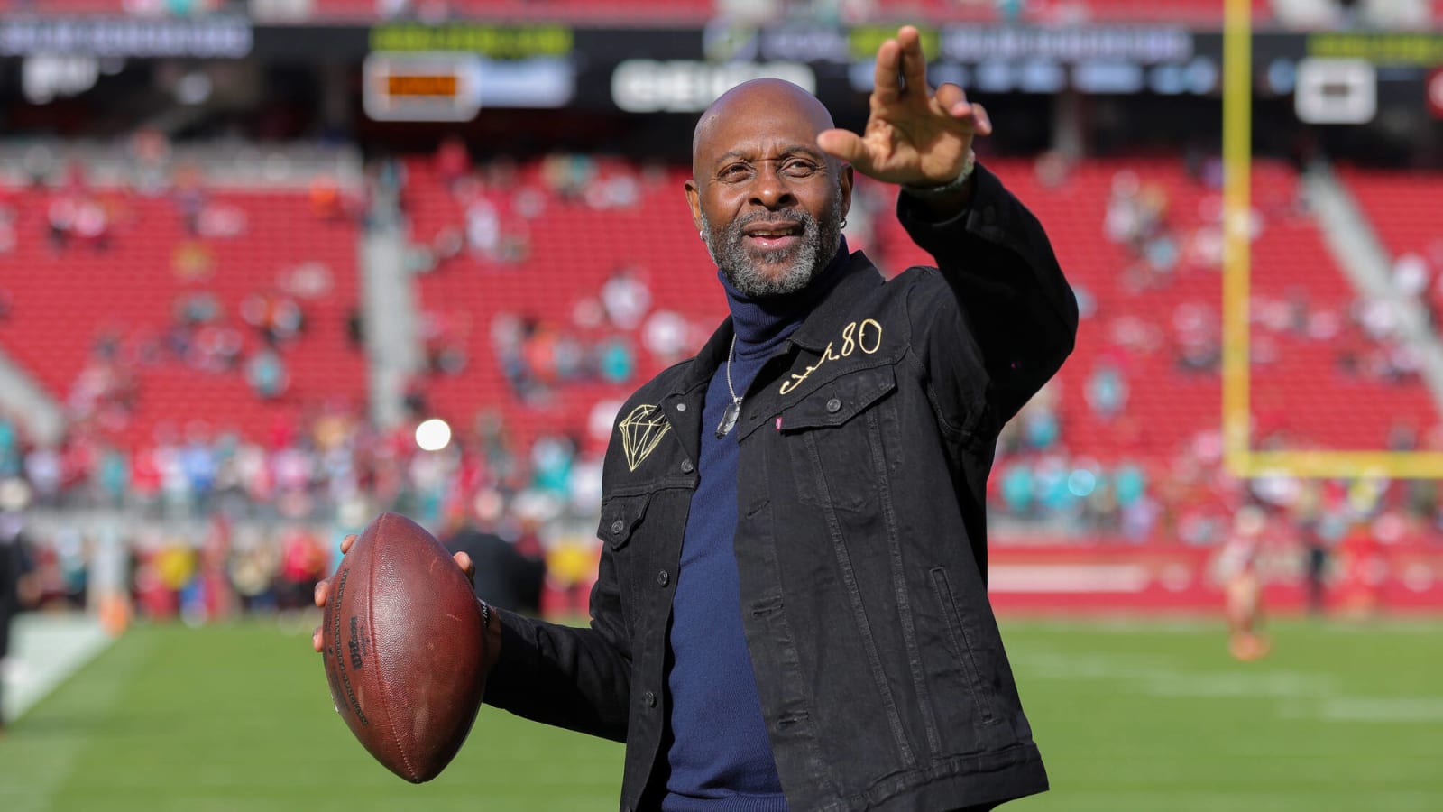 Jerry Rice wears incredible chain to 49ers playoff game