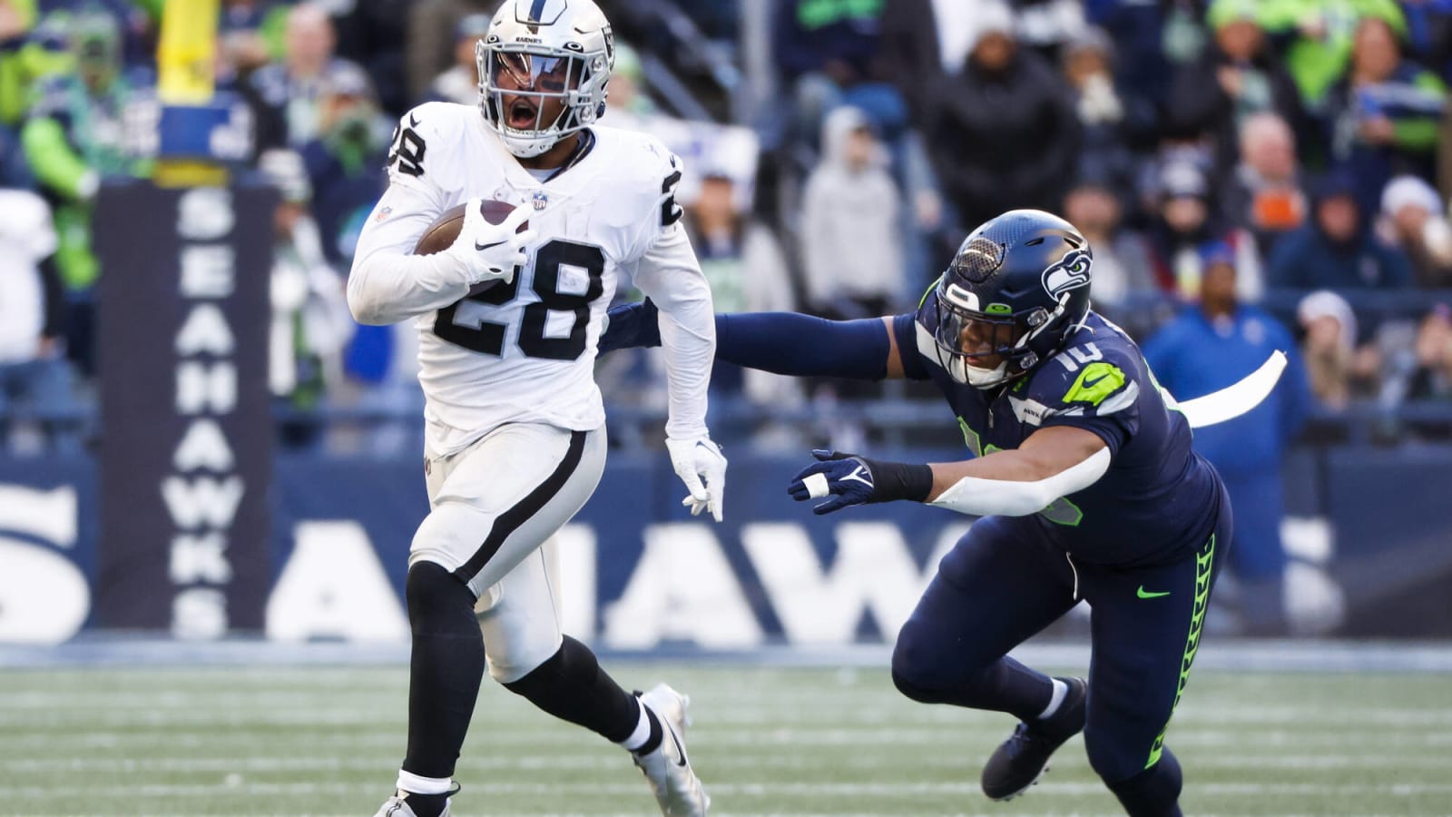 Raiders Get Troubling Injury Update On RB Josh Jacobs