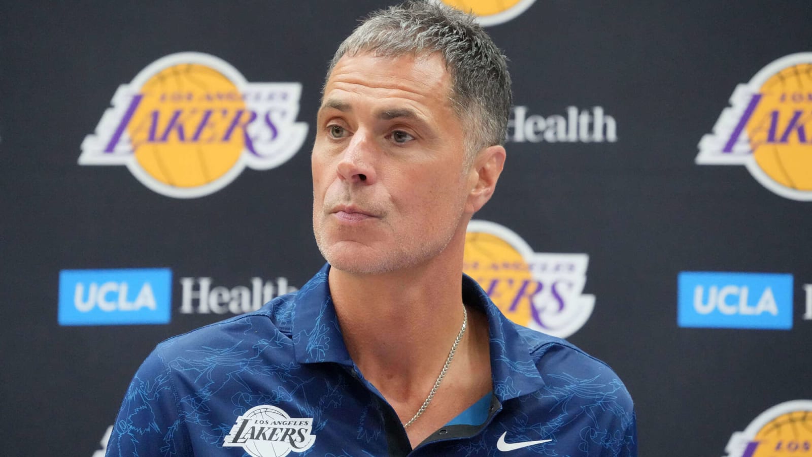 Report: Teams trying to take advantage of Lakers in trade talks