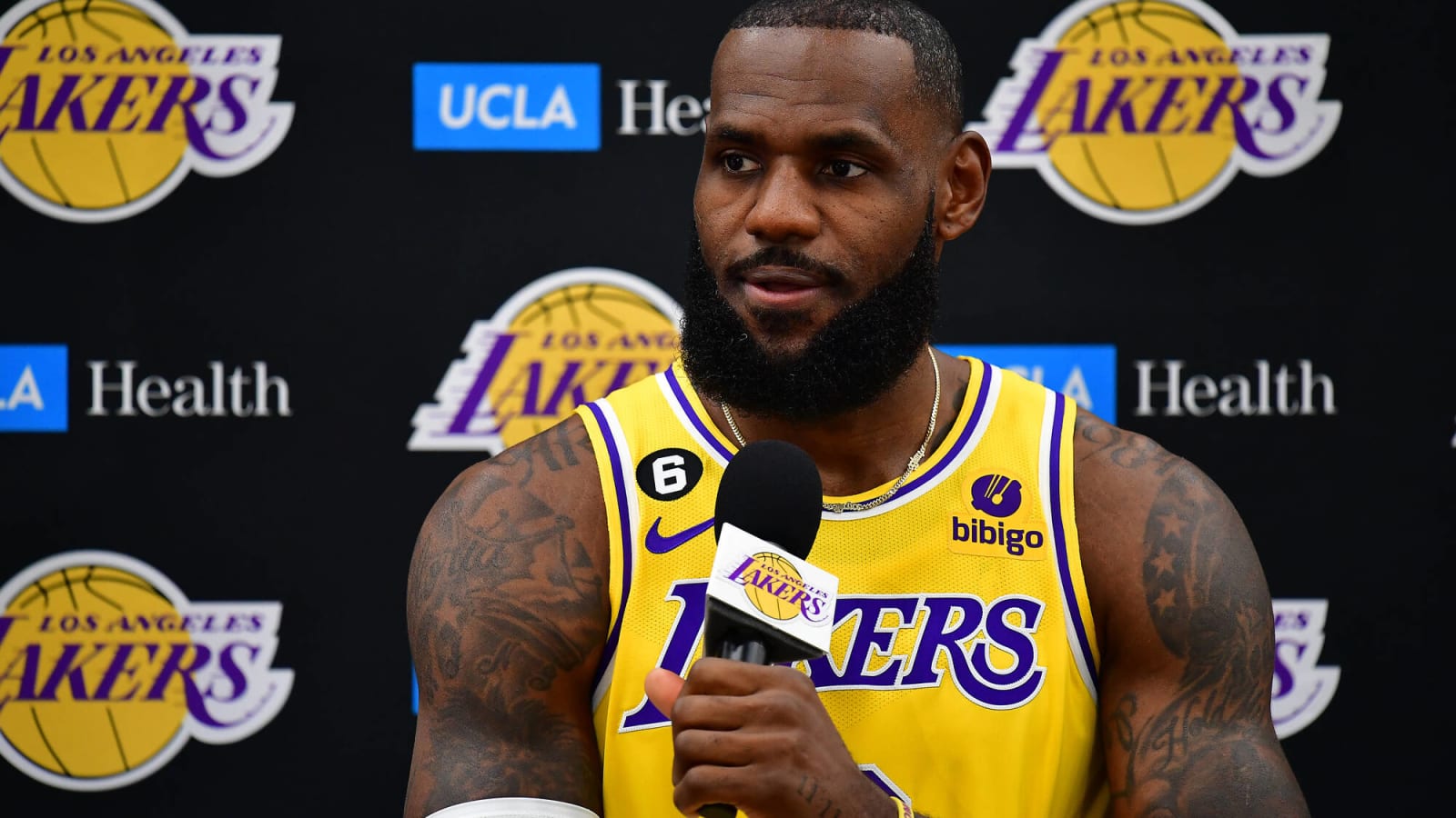 Highlights From Lakers Practice Were Very Intense: Patrick Beverley Already Started With "Too Small" Gesture, LeBron James Explodes With A Dunk