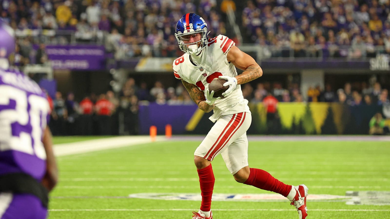 Giants extend breakout WR Isaiah Hodgins, committing to his growth