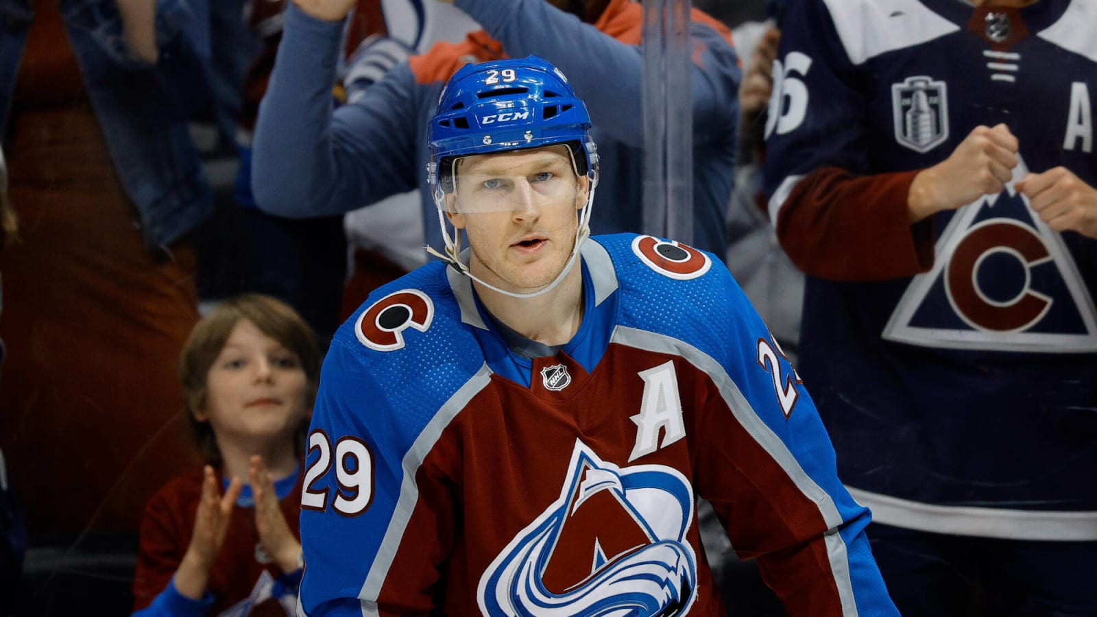 Avalanche and MacKinnon extend streaks
