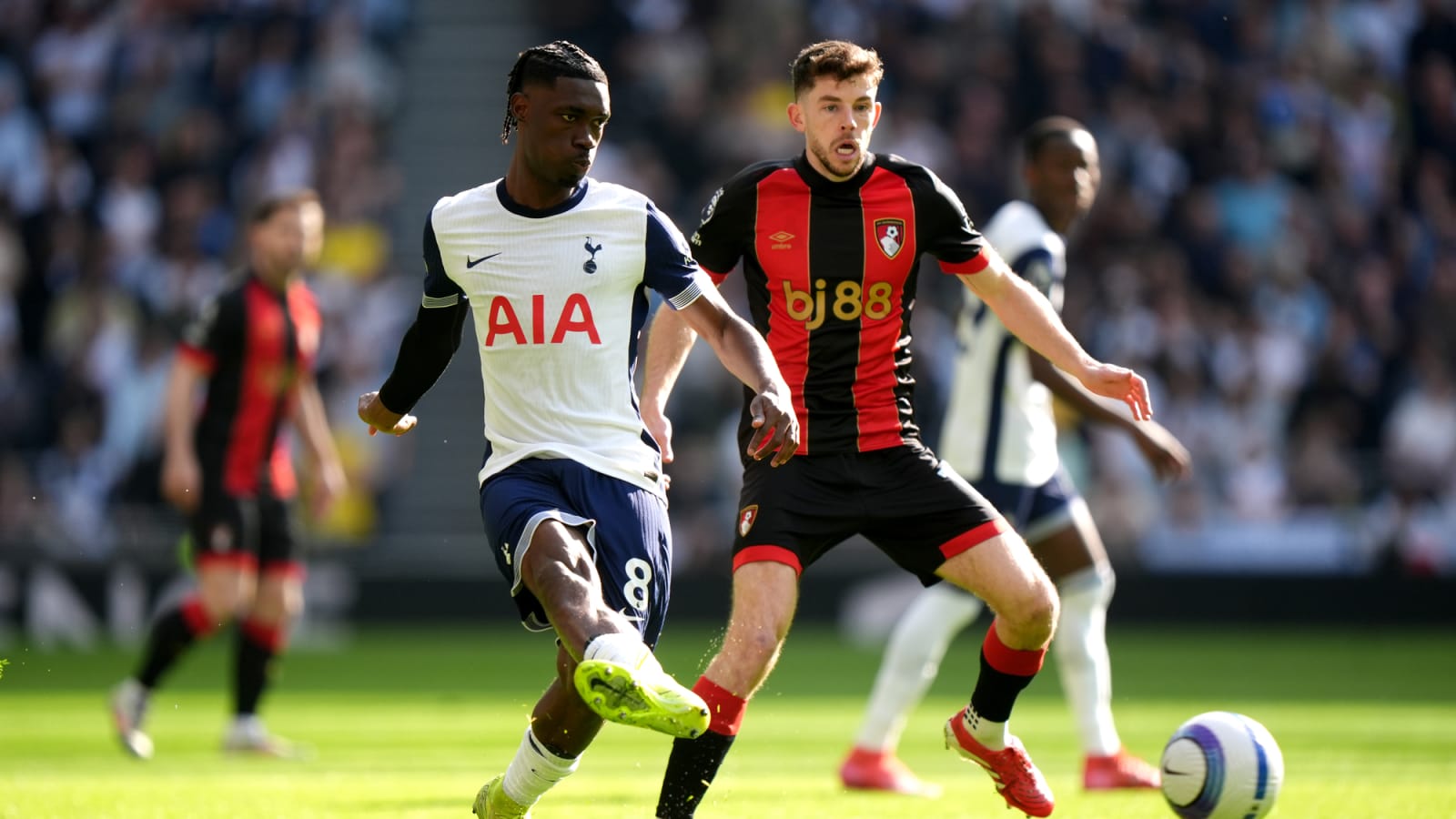 Premier League club want to sign struggling Tottenham midfielder