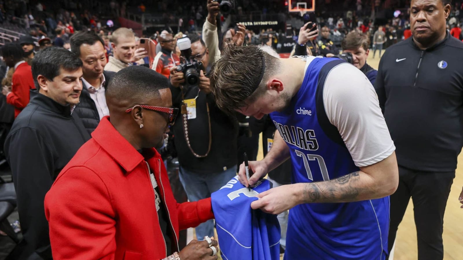 Dallas Mavericks Jerseys Are In Sixth-Highest Demand