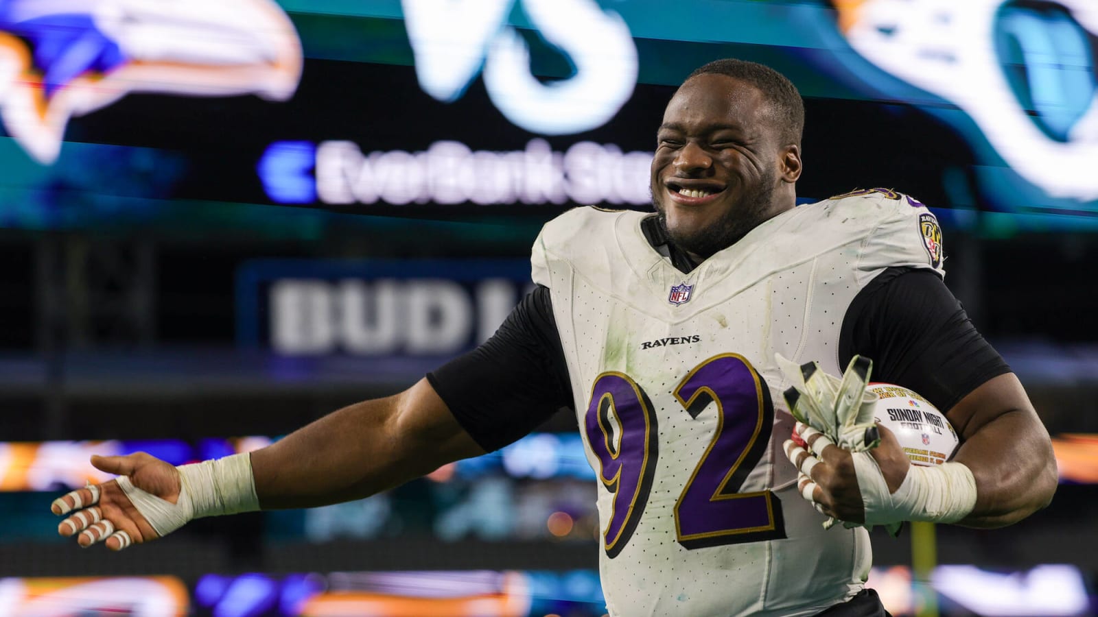 Ravens LB Reacts to &#39;Beeks&#39; Contract Extension