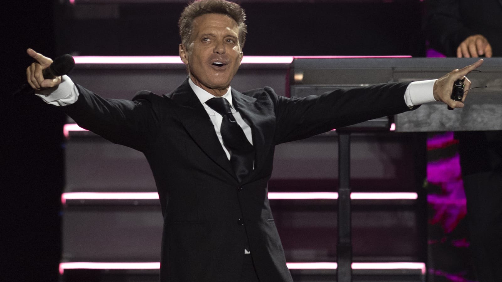 Luis Miguel Marries Paloma Cuevas